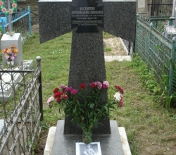 Петлюрівський хрест на могилі полковника Армії УНР Вротновського-Сивошапки