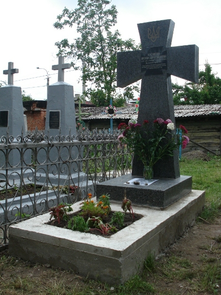 На могилі полковника Армії УНР Вротновського-Сивошапки з\'явились свіжі квіти