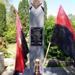 Пам'ятний знак на честь Дмитра Карпенка.