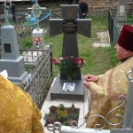 Освячення петлюрівського хреста на могилі полковника