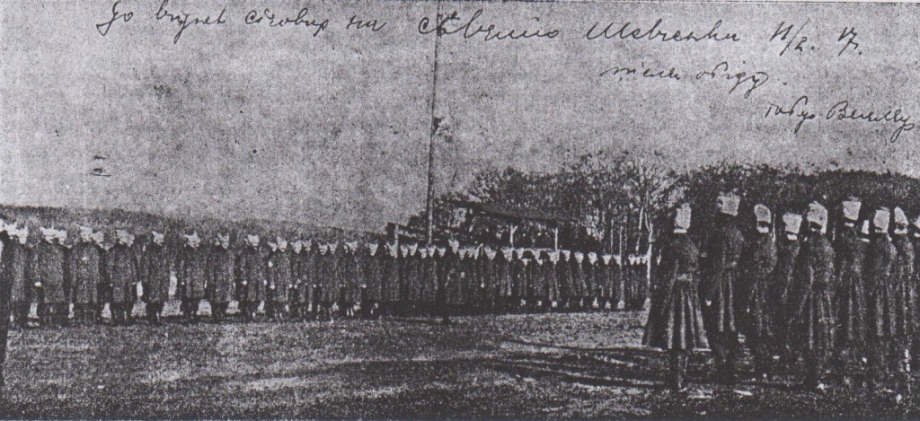 Відділ синьожупанців на вправах. Табор полонених у Вецлярі. 1917 р.