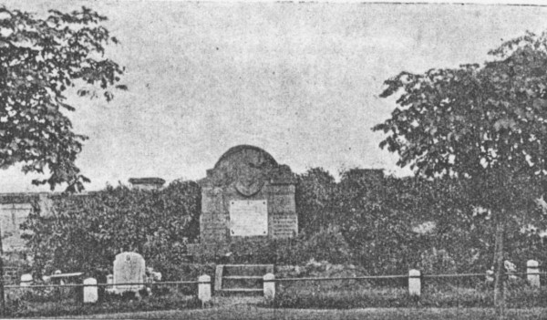 Памятник на могилах 153 вояків УГА в Берні на Моравах, поставлений «Товариством Охорони Воєнних Могил».