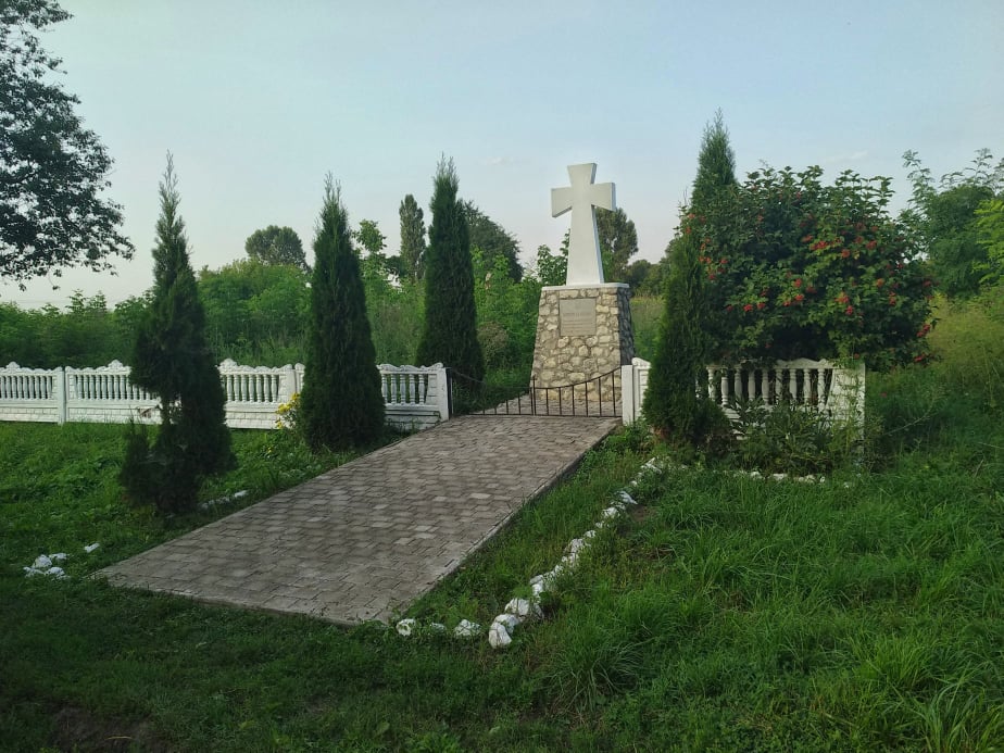 Воскресають там, де є могили